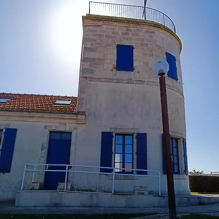 Vivez Dans Cet Ancien Semaphore Avec Vue Villa